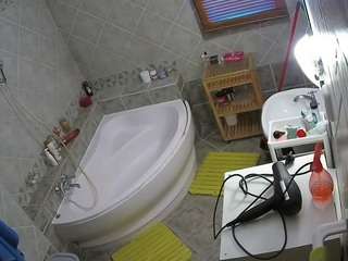 voyeurcam-julmodels-bath-1st-2