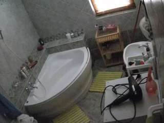 voyeurcam-julmodels-bath-1st-2