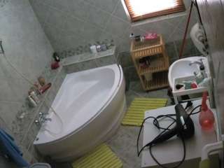 voyeurcam-julmodels-bath-1st-2