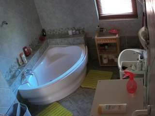voyeurcam-julmodels-bath-1st-2