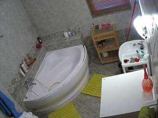voyeurcam-julmodels-bath-1st-2