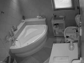 voyeurcam-julmodels-bath-1st-2 live webcam show