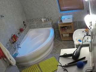voyeurcam-julmodels-bath-1st-2