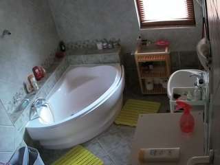 voyeurcam-julmodels-bath-1st-2