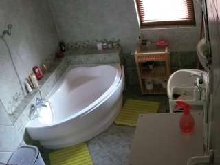 voyeurcam-julmodels-bath-1st-2