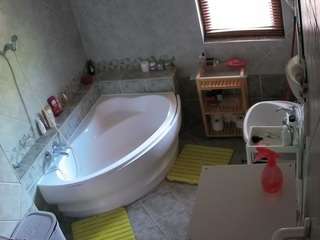 voyeurcam-julmodels-bath-1st-2