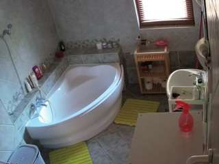 voyeurcam-julmodels-bath-1st-2