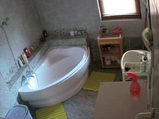 voyeurcam-julmodels-bath-1st-2