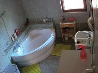 voyeurcam-julmodels-bath-1st-2