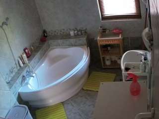 voyeurcam-julmodels-bath-1st-2