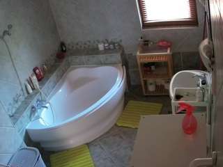 voyeurcam-julmodels-bath-1st-2