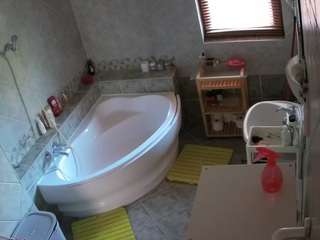 voyeurcam-julmodels-bath-1st-2