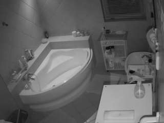 voyeurcam-julmodels-bath-1st-2