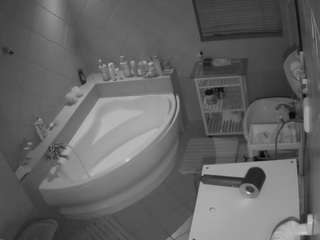 voyeurcam-julmodels-bath-1st-2