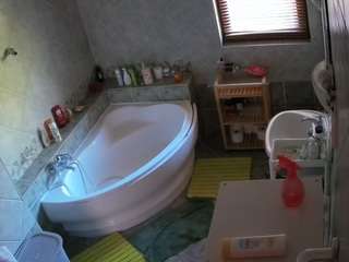 voyeurcam-julmodels-bath-1st-2