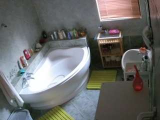 voyeurcam-julmodels-bath-1st-2