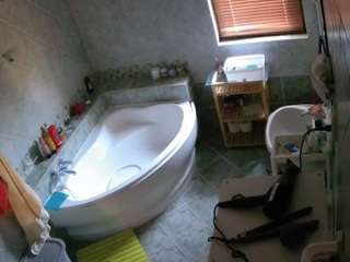 voyeurcam-julmodels-bath-1st-2