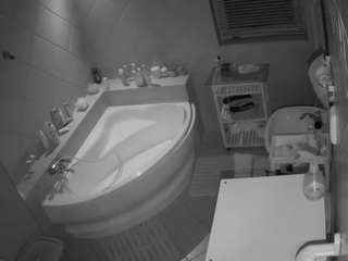 voyeurcam-julmodels-bath-1st-2