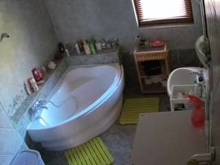 voyeurcam-julmodels-bath-1st-2