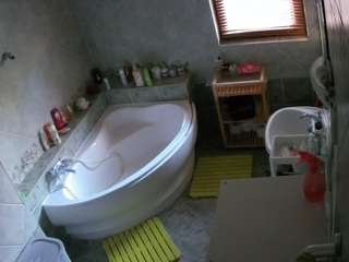 voyeurcam-julmodels-bath-1st-2