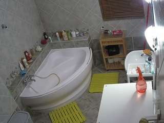 voyeurcam-julmodels-bath-1st-2