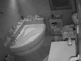 voyeurcam-julmodels-bath-1st-2