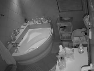 voyeurcam-julmodels-bath-1st-2