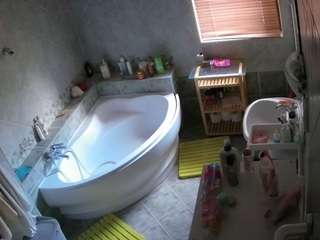 voyeurcam-julmodels-bath-1st-2 camsoda