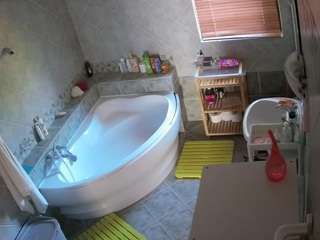 voyeurcam-julmodels-bath-1st-2