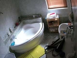 voyeurcam-julmodels-bath-1st-2