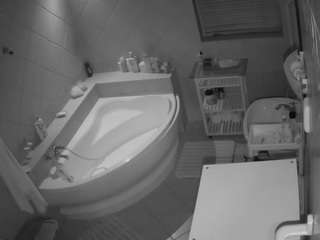 voyeurcam-julmodels-bath-1st-2