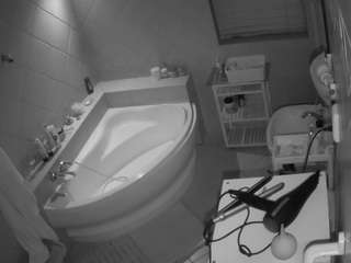 voyeurcam-julmodels-bath-1st-2