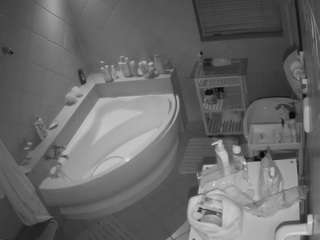 voyeurcam-julmodels-bath-1st-2