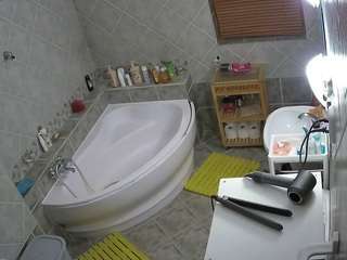 voyeurcam-julmodels-bath-1st-2