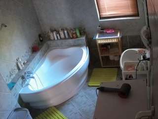 voyeurcam-julmodels-bath-1st-2