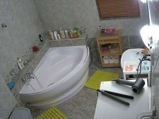 voyeurcam-julmodels-bath-1st-2