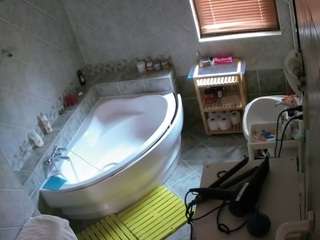 voyeurcam-julmodels-bath-1st-2