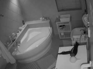 voyeurcam-julmodels-bath-1st-2