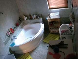 voyeurcam-julmodels-bath-1st-2