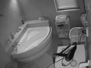 voyeurcam-julmodels-bath-1st-2