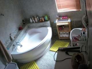 voyeurcam-julmodels-bath-1st-2