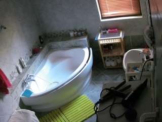 voyeurcam-julmodels-bath-1st-2