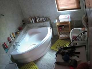 voyeurcam-julmodels-bath-1st-2