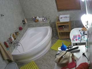 voyeurcam-julmodels-bath-1st-2