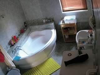 voyeurcam-julmodels-bath-1st-2
