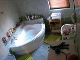 voyeurcam-julmodels-bath-1st-2