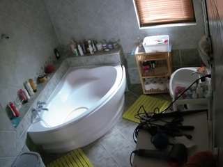 voyeurcam-julmodels-bath-1st-2