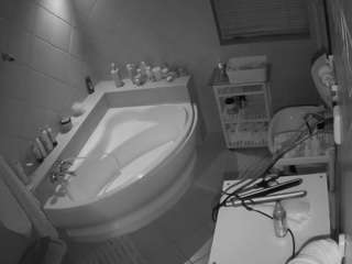 voyeurcam-julmodels-bath-1st-2