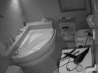 voyeurcam-julmodels-bath-1st-2