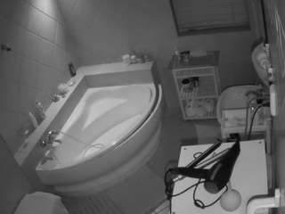 voyeurcam-julmodels-bath-1st-2